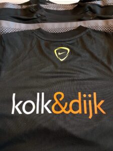 Read more about the article Bedrijfslogo op een voetbalshirt!!!